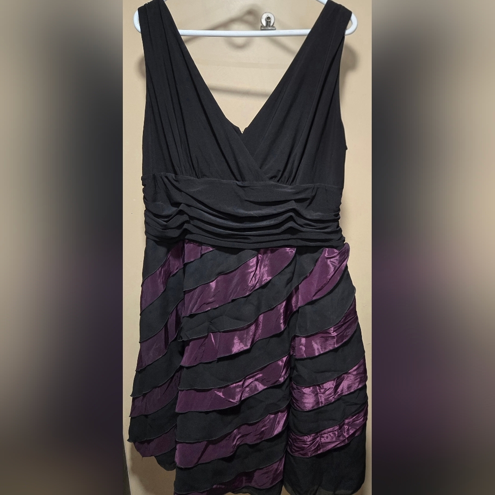 Dressbarn Black and Purple Knee Length Dress